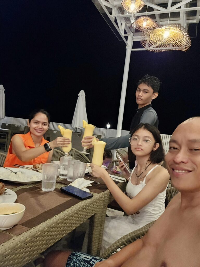 Blessed with the best — family dinner time!