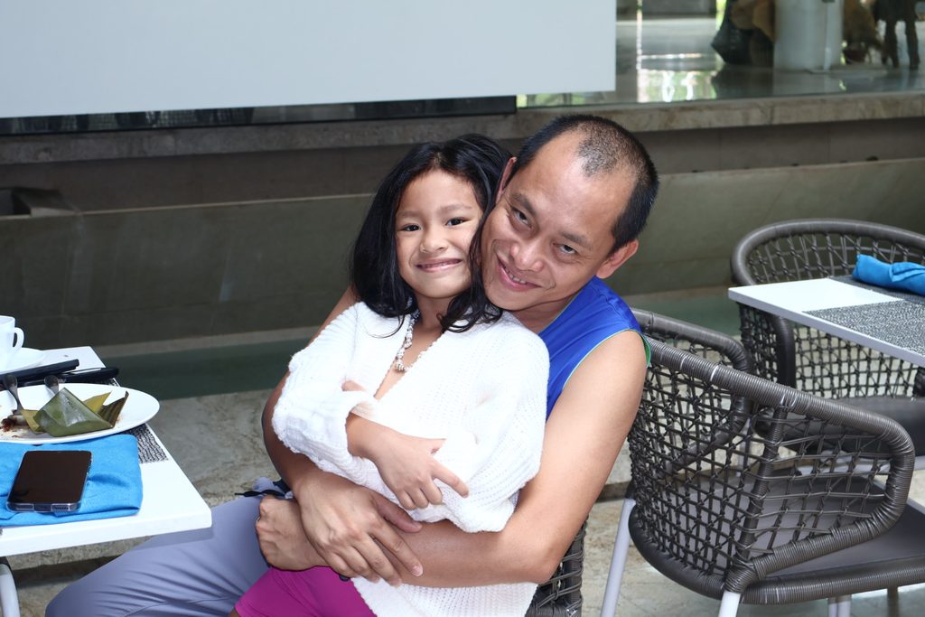Dad hugging babe