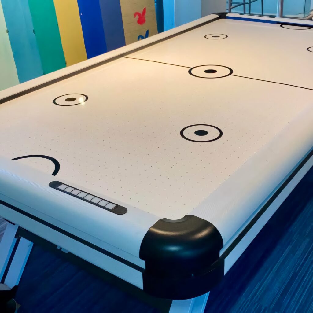 Air hockey table